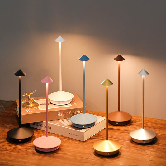 Wireless LED table lamp in an elegant design