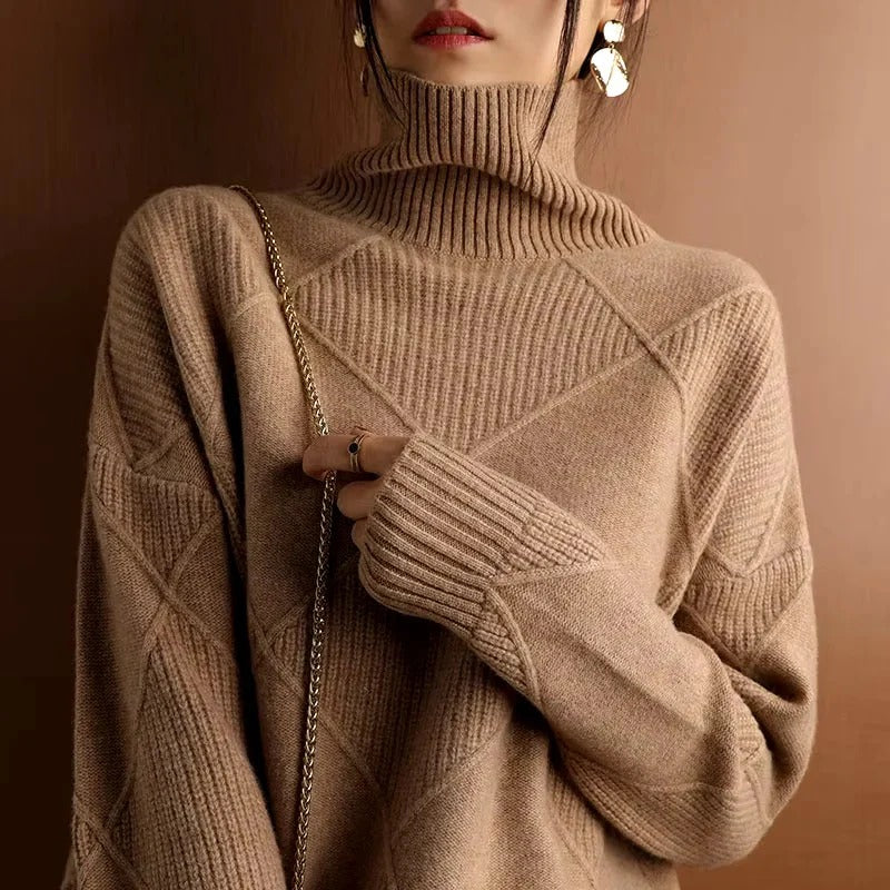 Turtleneck pullover for transitional seasons