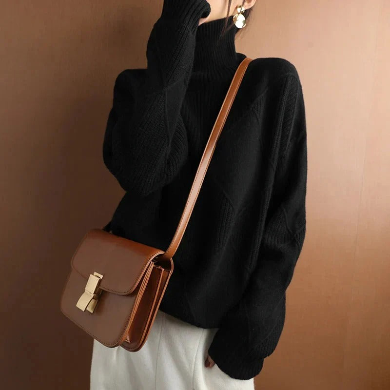 Turtleneck pullover for transitional seasons