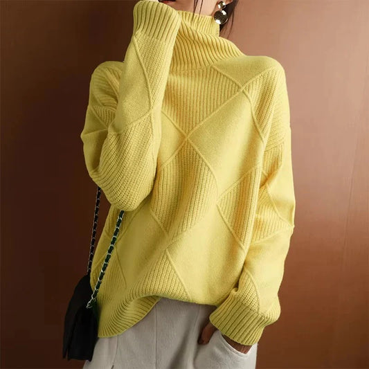 Turtleneck pullover for transitional seasons