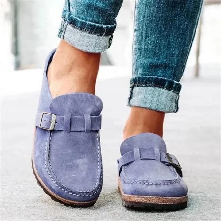 Women’s sandals with adjustable buckle strap