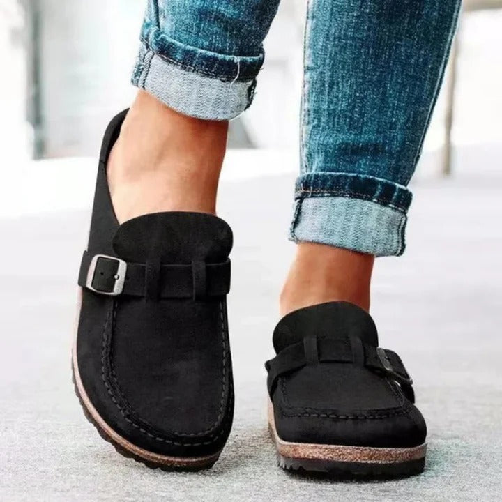 Women’s sandals with adjustable buckle strap
