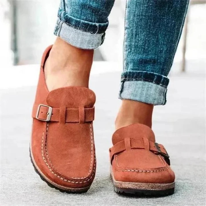 Women’s sandals with adjustable buckle strap