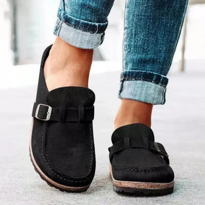 Women’s sandals with adjustable buckle strap