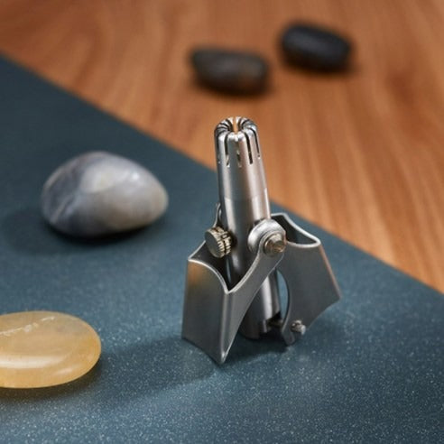 Manual Precision Ear and Nose Hair Trimmer
