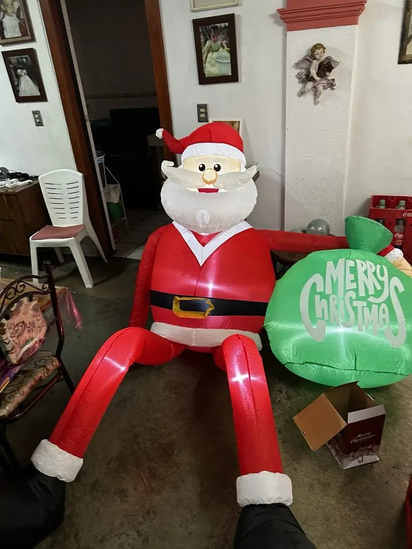 Climbing Santa Inflatable with LED Lighting – 8FT Height