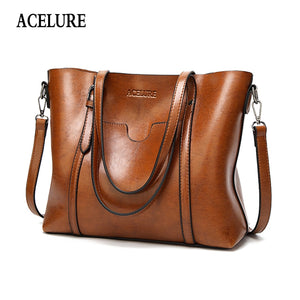Structured shoulder bag